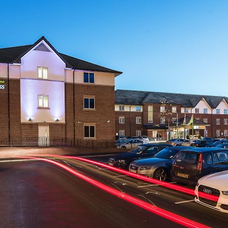 Holiday Inn Express London Gatwick Crawley, An Ihg Hotel Екстер'єр фото