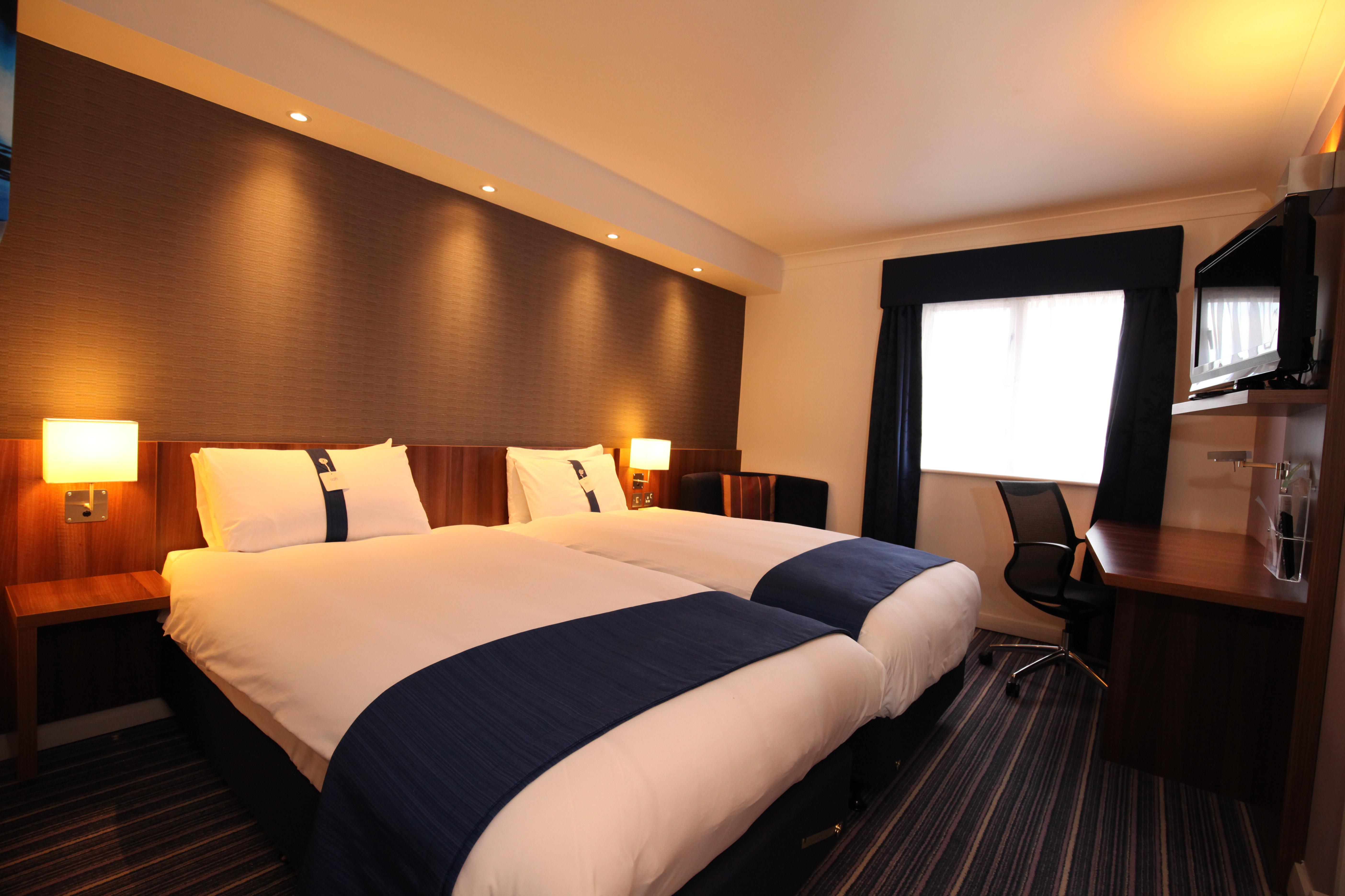 Holiday Inn Express London Gatwick Crawley, An Ihg Hotel Екстер'єр фото