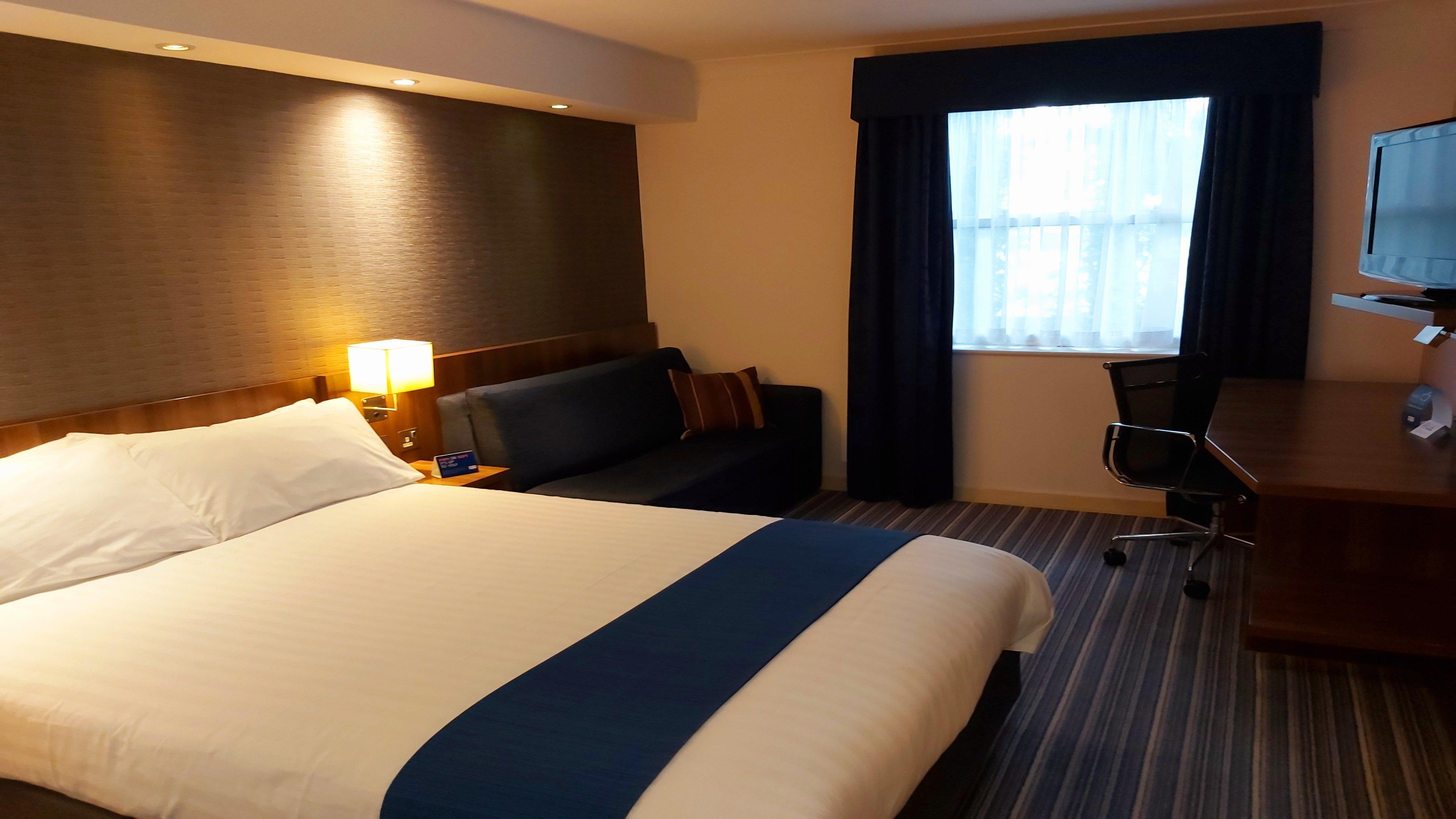 Holiday Inn Express London Gatwick Crawley, An Ihg Hotel Екстер'єр фото