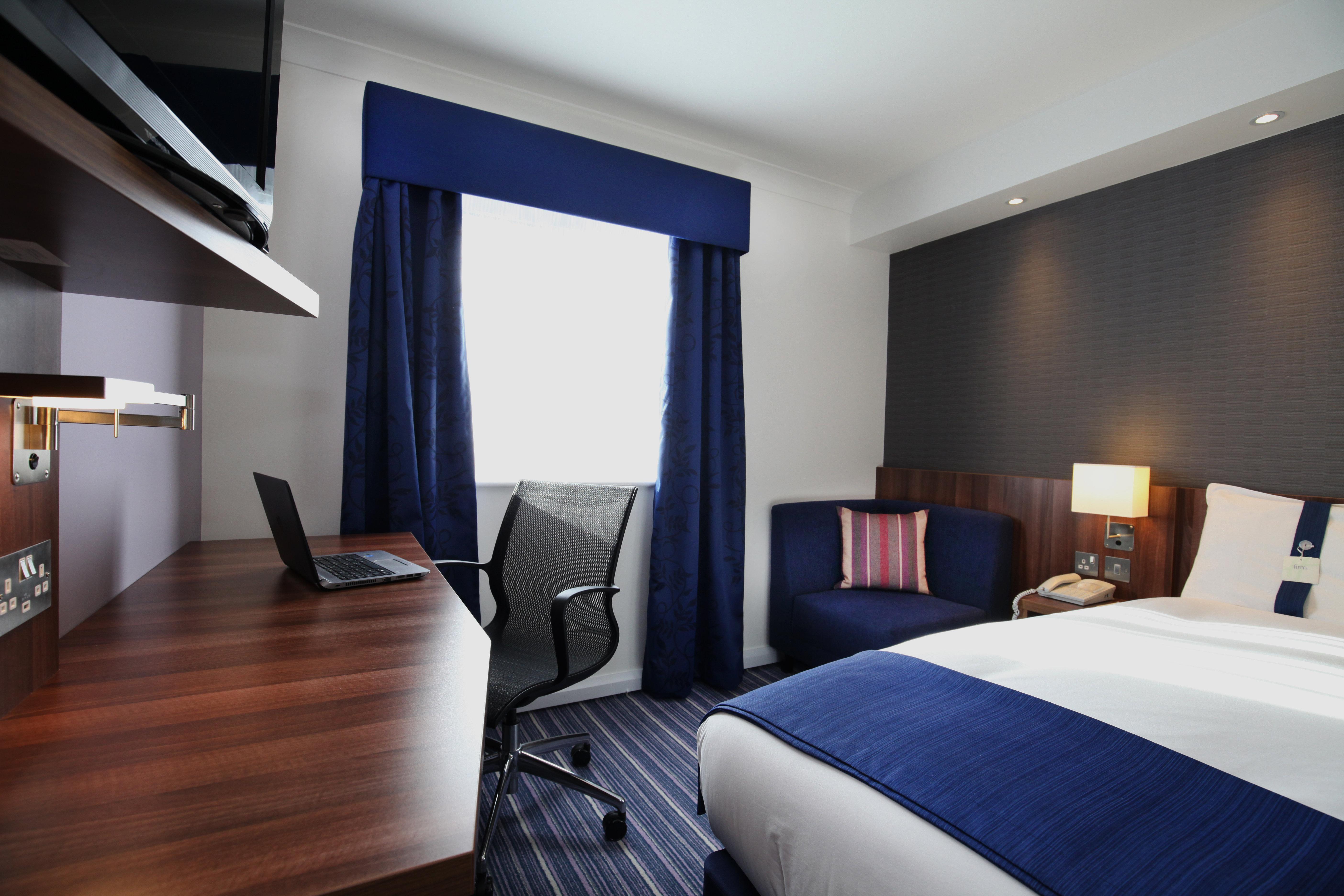 Holiday Inn Express London Gatwick Crawley, An Ihg Hotel Екстер'єр фото