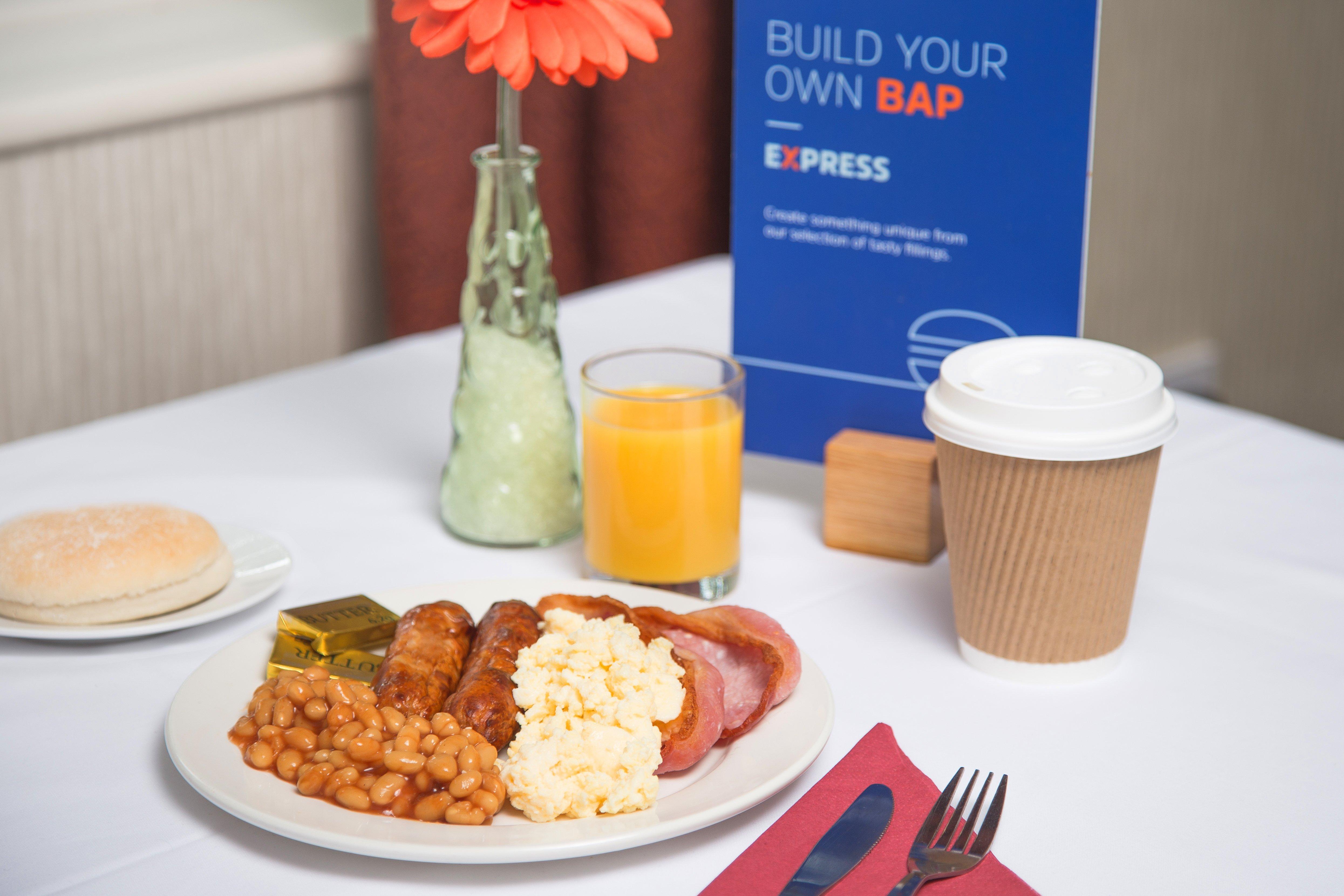 Holiday Inn Express London Gatwick Crawley, An Ihg Hotel Екстер'єр фото