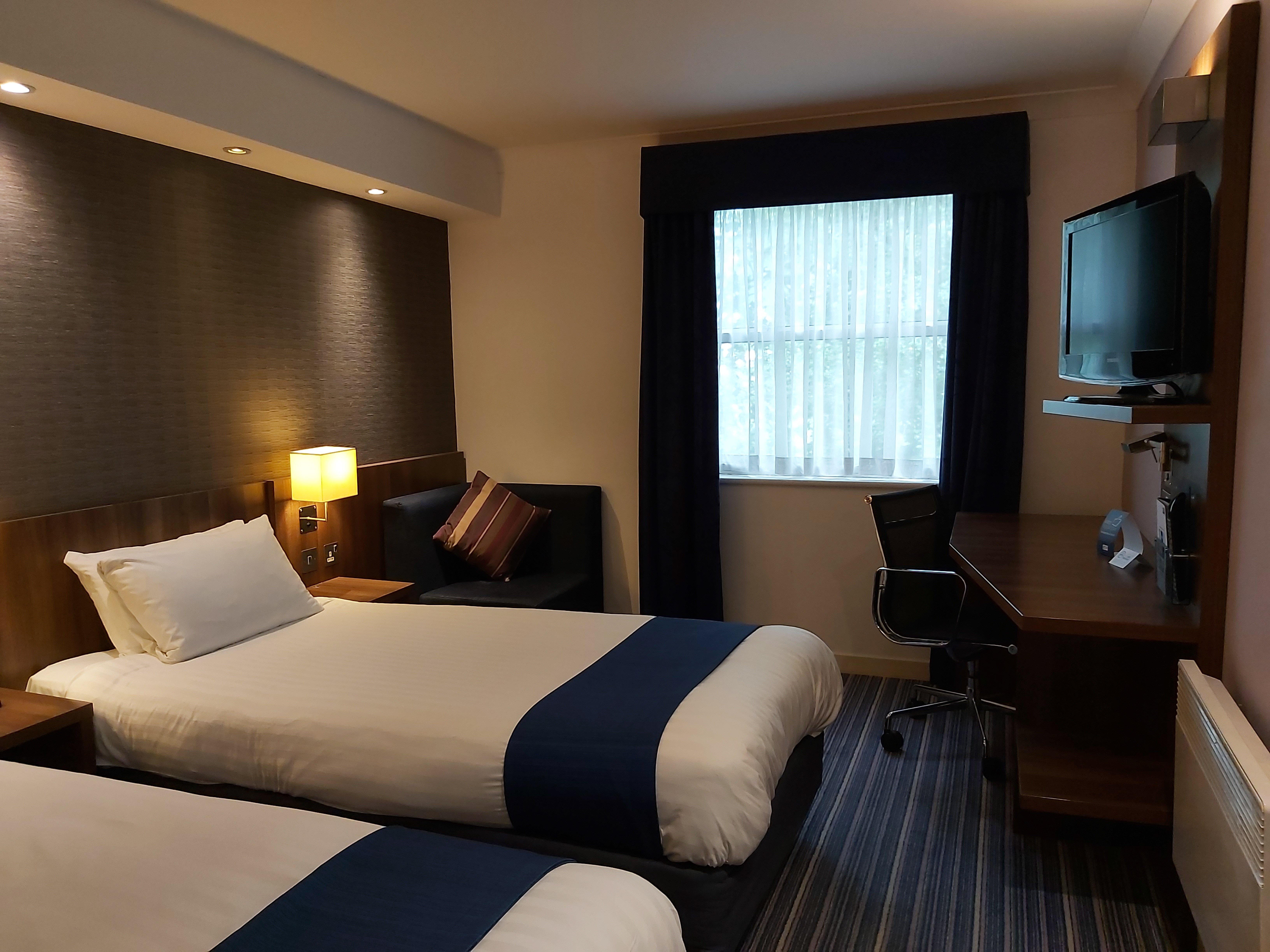 Holiday Inn Express London Gatwick Crawley, An Ihg Hotel Екстер'єр фото