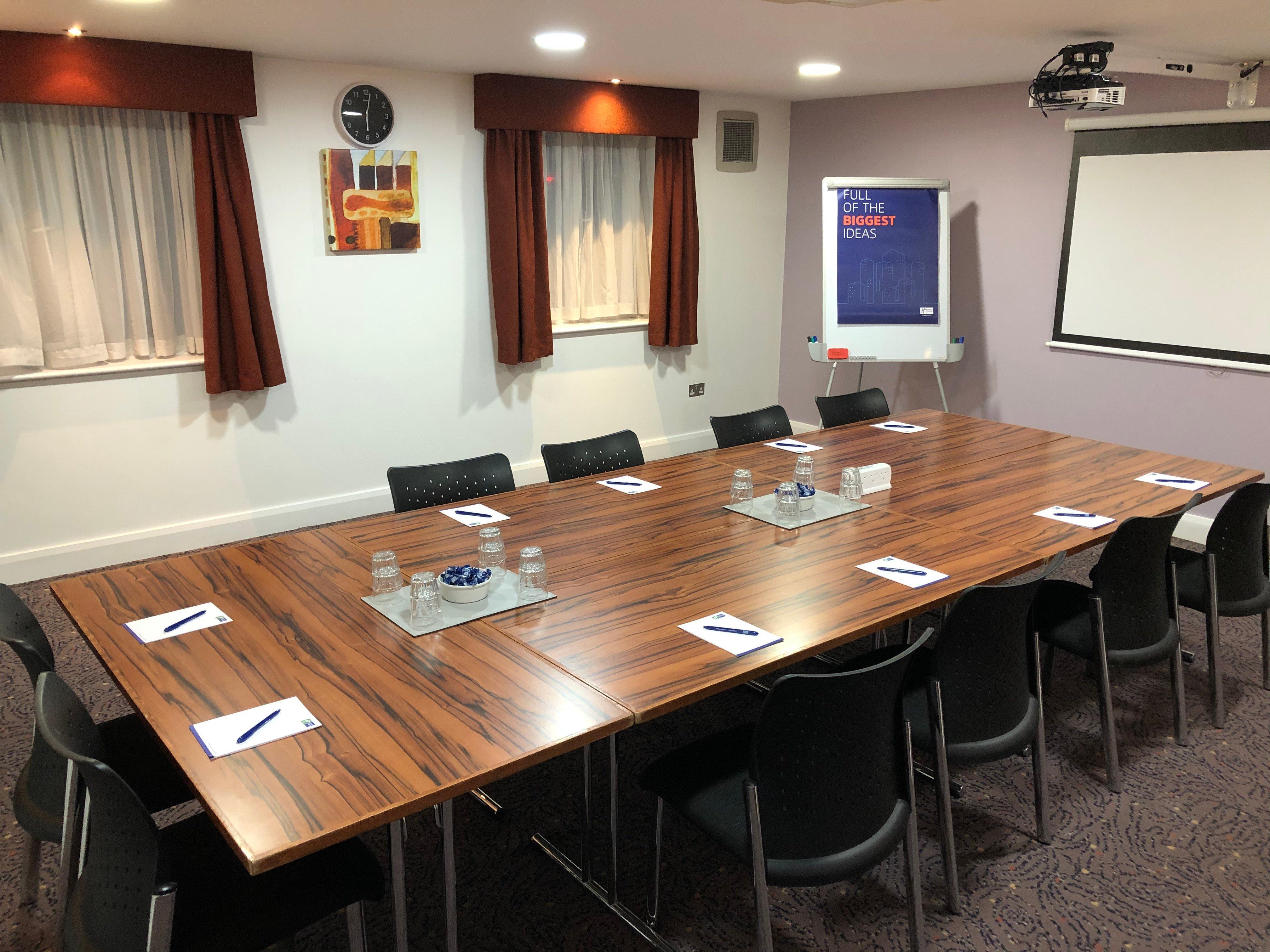 Holiday Inn Express London Gatwick Crawley, An Ihg Hotel Екстер'єр фото
