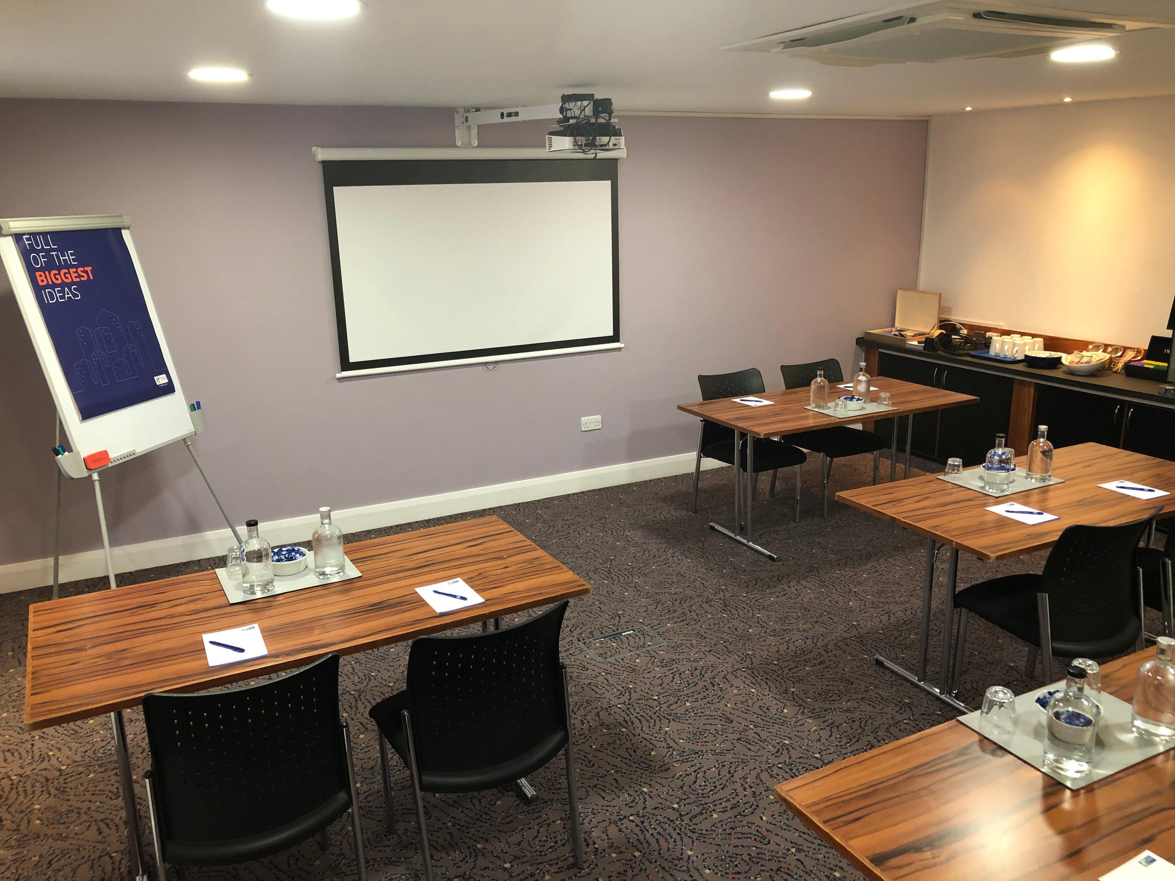 Holiday Inn Express London Gatwick Crawley, An Ihg Hotel Екстер'єр фото