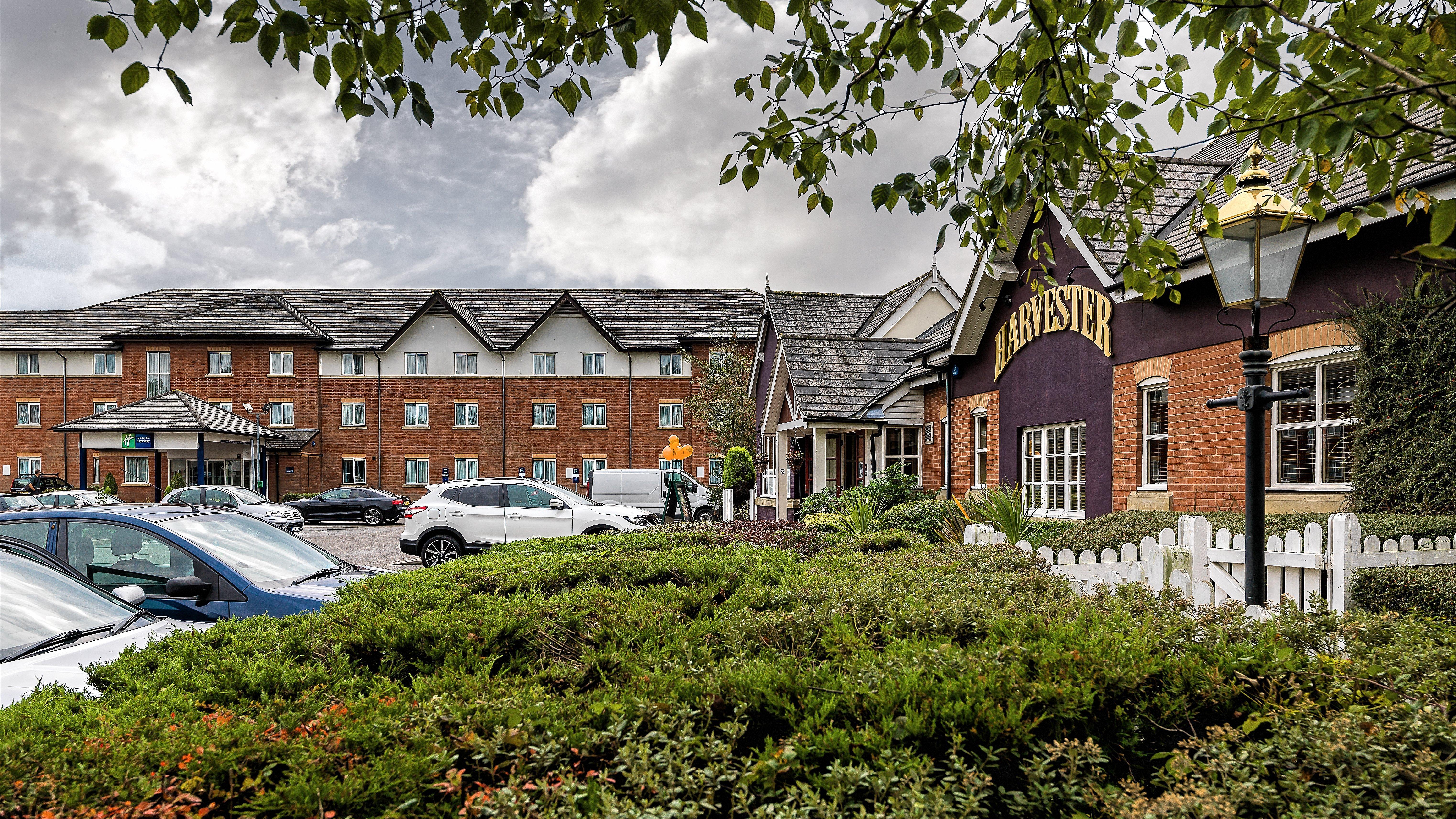 Holiday Inn Express London Gatwick Crawley, An Ihg Hotel Екстер'єр фото