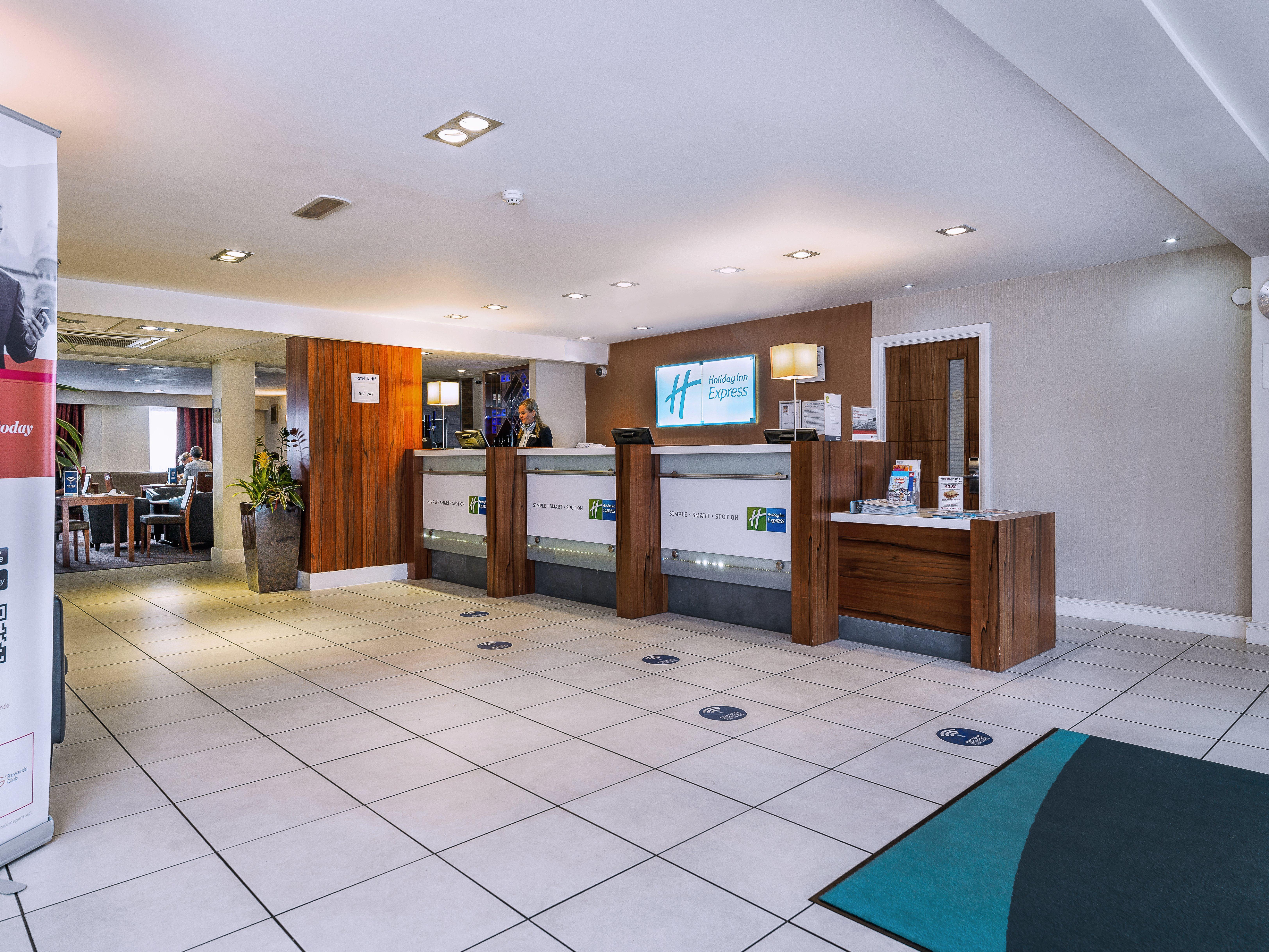 Holiday Inn Express London Gatwick Crawley, An Ihg Hotel Екстер'єр фото