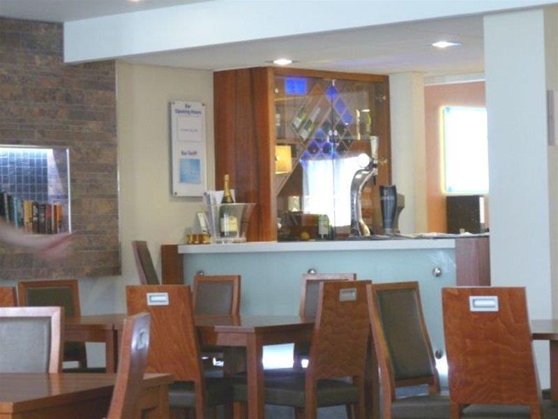 Holiday Inn Express London Gatwick Crawley, An Ihg Hotel Екстер'єр фото