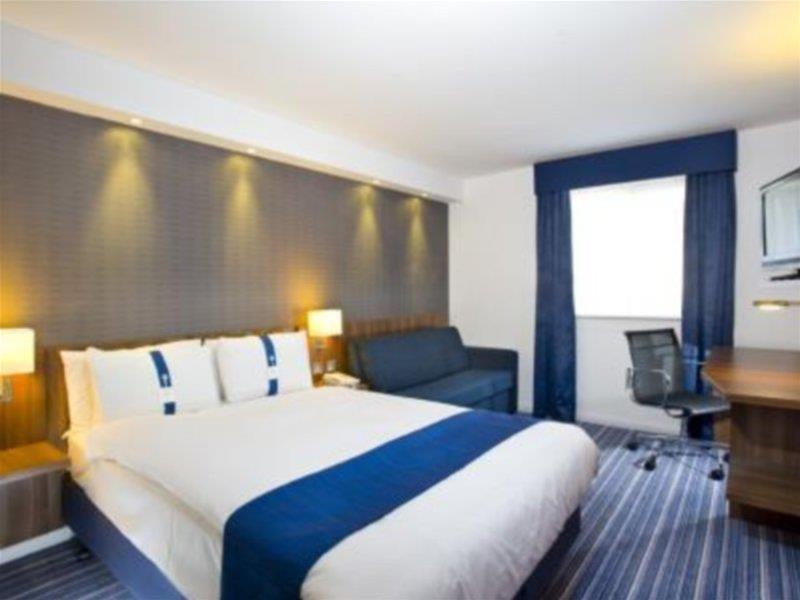 Holiday Inn Express London Gatwick Crawley, An Ihg Hotel Екстер'єр фото