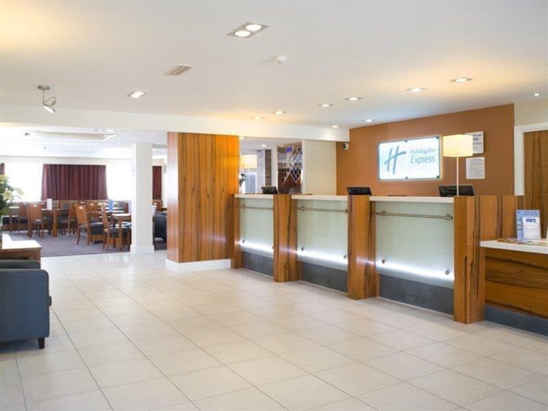 Holiday Inn Express London Gatwick Crawley, An Ihg Hotel Екстер'єр фото