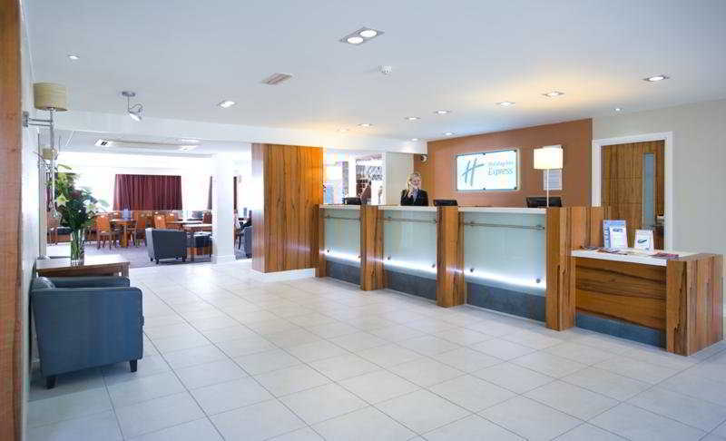 Holiday Inn Express London Gatwick Crawley, An Ihg Hotel Екстер'єр фото